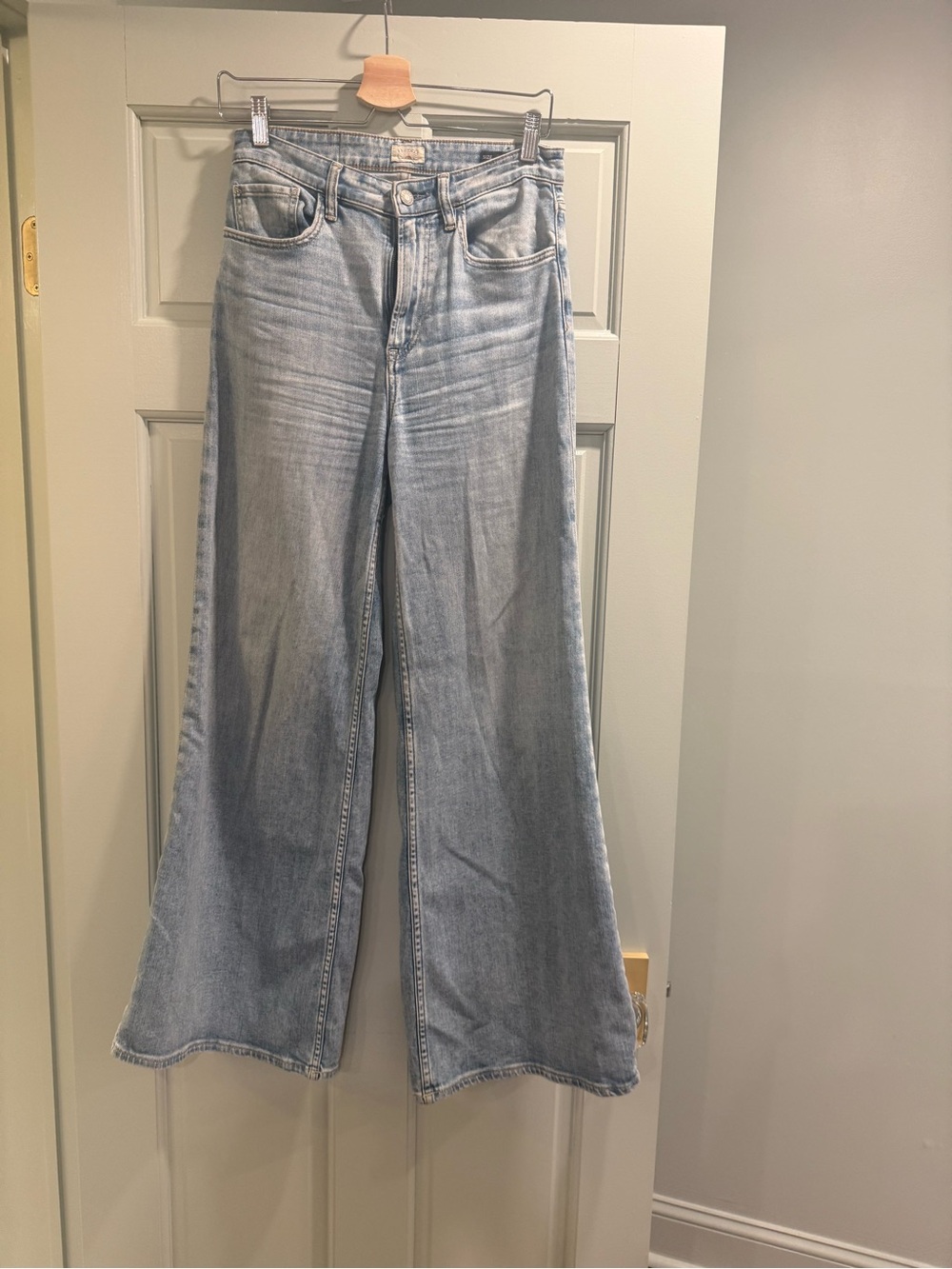 Light Wash Wide Leg Women’s Jeans Saturday denim